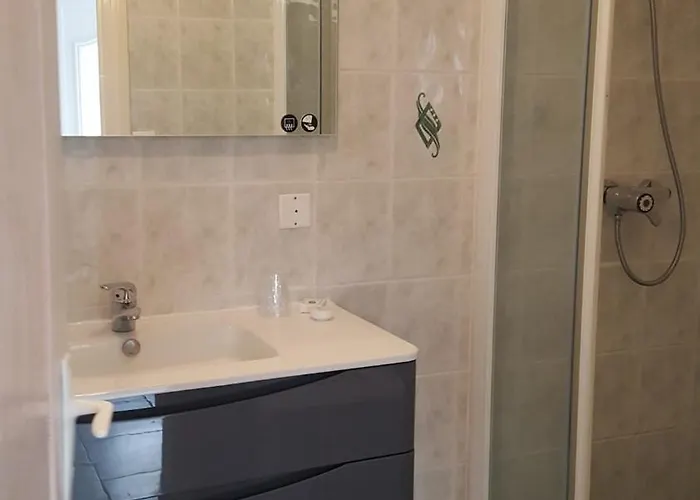 Between Utah And Barfleur Lithaire